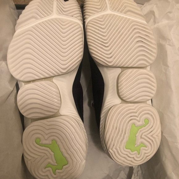 Nike LeBron 16 Black Python Volt - Picture 4 of 5